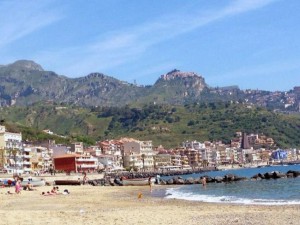 пляж Джардини-Наксос